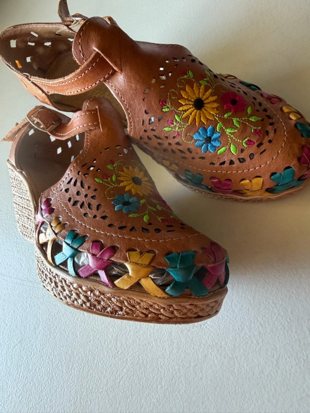 Handcrafted Brown Leather Platform Sandals with Floral Embroidery size 8 - Picture 2 of 5